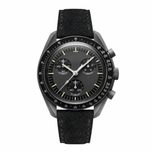 Montre avec bracelet en suède noir
