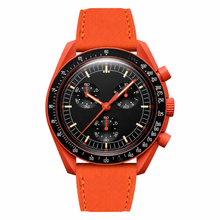 Orologio arancione con cinturino in pelle