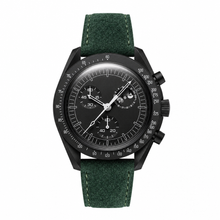 Uhr mit dunkelgrünem Wildlederarmband